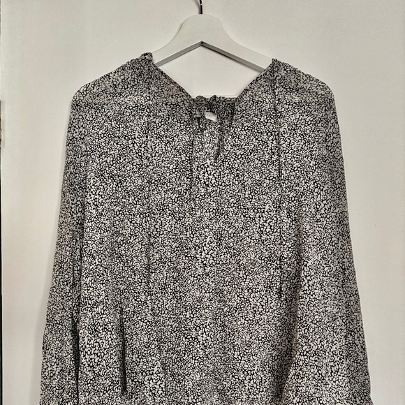 ANINE BING Abigail Tie Neck Silk Blouse In Black And White - Picture 4 of 6